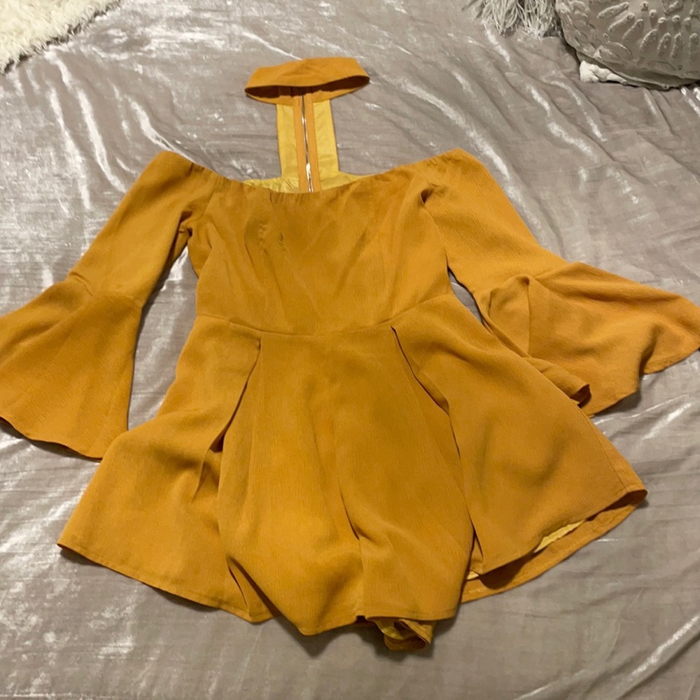Choker long sleeve romper